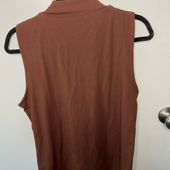 Tahari spandex/ cotton top - Picture 3 of 3